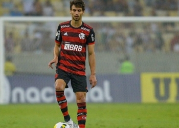 Rodrigo Caio ‘põe a boca no trombone’ e escancara problema no Flamengo com cobrança aos jogadores