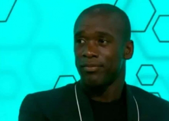 Seedorf queima a língua depois de criticar Vinícius Júnior e faz retratação pública: ‘eu tinha dúvidas’