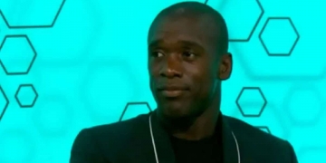 Seedorf queima a língua depois de criticar Vinícius Júnior e faz retratação pública: ‘eu tinha dúvidas’