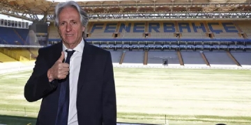 Nome ligado ao Flamengo é apresentado como novo reforço do Fenerbahçe, de Jorge Jesus