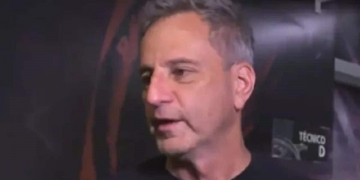 ‘Ei, Landim, vai tomar no c*’: presidente é humilhado com xingamentos das arquibancadas após derrota vexatória do Flamengo
