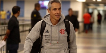 Rodolfo Landim ‘levanta da cadeira’ e marca reunião com dirigentes para definir futuro de Paulo Sousa