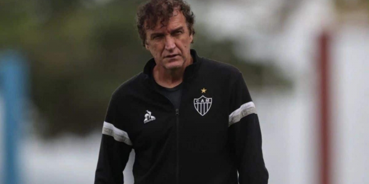 Condenação por estupro nos anos 1980 leva dirigentes do Flamengo a repensarem contratação de Cuca