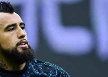 Clube árabe onde joga James Rodríguez pode ‘dar chapéu’ no Flamengo com salários de R$ 39 milhões a Arturo Vidal