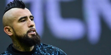 Clube árabe onde joga James Rodríguez pode ‘dar chapéu’ no Flamengo com salários de R$ 39 milhões a Arturo Vidal