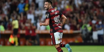 Flamengo acerta a venda de Maurício Isla; lateral-direito não volta a jogar pelo Rubro-Negro
