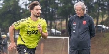 Rodrigo Caio passa a seguir o Fenerbahçe nas redes sociais e aumenta rumores de saída do Flamengo