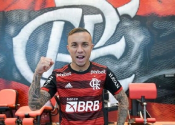 Agora é oficial! Everton Cebolinha, ex-jogador de Grêmio e Benfica, é anunciado como novo reforço do Flamengo