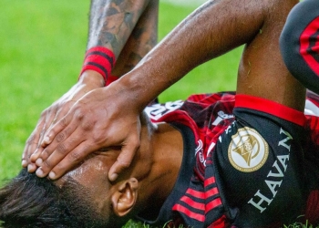 Bruno Henrique será operado e não volta a campo em 2022; recuperação pode demorar 1 ano