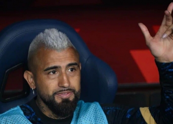 ‘Vai esperar no máximo até segunda-feira’: Arturo Vidal perde a paciência e pode desistir do Flamengo