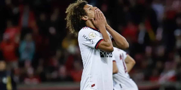 Willian Arão é vetado do time, se despede do Flamengo e não joga contra o Corinthians