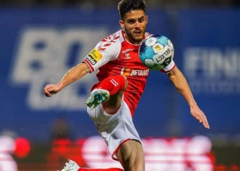 Após engatilhar contratação de lateral no mercado europeu, Flamengo sofre com concorrência do Porto (POR)