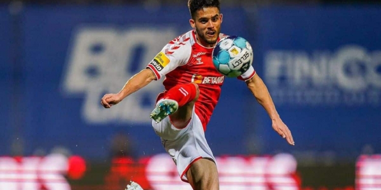 Após engatilhar contratação de lateral no mercado europeu, Flamengo sofre com concorrência do Porto (POR)