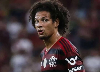 Negócio melou? Negociação com o Fenerbahçe esbarra em pendências financeiras e Willian Arão segue treinando no Flamengo