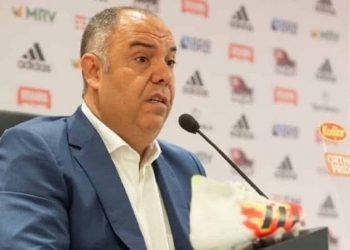 Diretoria do Flamengo desiste de prosseguir com conversas pela renovação com Rodinei após gol contra na derrota para o Corinthians