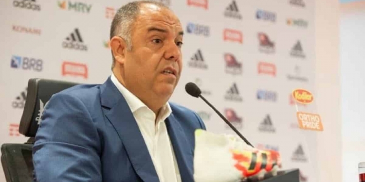 Diretoria do Flamengo desiste de prosseguir com conversas pela renovação com Rodinei após gol contra na derrota para o Corinthians