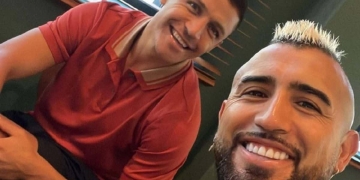 Contratado pelo Flamengo, Arturo Vidal publica foto ao lado de Alexis Sánchez em meio a rumores de interesse pelo atacante chileno