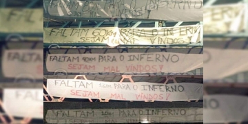 ‘Sejam mal-vindos ao inferno’: torcida do Flamengo espalha faixas indicando distância até o Maracanã para os atleticanos