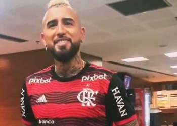 Comentarista detona Arturo Vidal e diz que chileno não vai dar certo no Flamengo: ‘Veio curtir uma prainha’