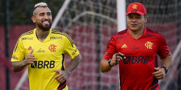 Condicionamento físico de Arturo Vidal surpreende a todos nos bastidores do Flamengo; chileno treina no CT Ninho do Urubu à espera da estreia