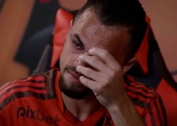 Após sepultar a própria mãe, Michael anuncia falecimento da avó; atacante revelou tristeza por jogar no Oriente Médio