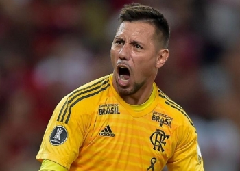 Flamengo recebe proposta de gigante da Série A para a venda do goleiro Diego Alves; negócio pode ser fechado nesta semana