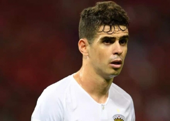 Oscar é flagrado vestindo camisa do Flamengo e aumenta rumores de final feliz