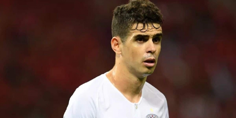Oscar é flagrado vestindo camisa do Flamengo e aumenta rumores de final feliz
