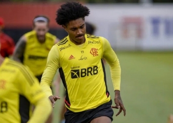 Flamengo encaminha a venda de Vitinho ao futebol europeu por R$ 2,6 milhões