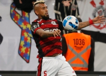 Em noite de gala, Arturo Vidal fica maravilhado com desempenho da equipe: ‘O Flamengo poderia enfrentar qualquer time da Champions League’