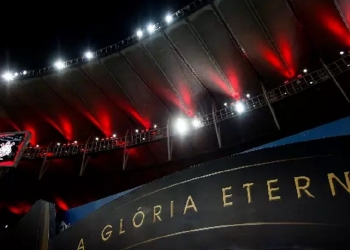 SBT ‘pisa na bola’ com a torcida do Flamengo e opta por transmitir os jogos do Palmeiras na Libertadores