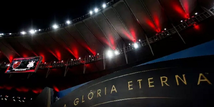 SBT ‘pisa na bola’ com a torcida do Flamengo e opta por transmitir os jogos do Palmeiras na Libertadores