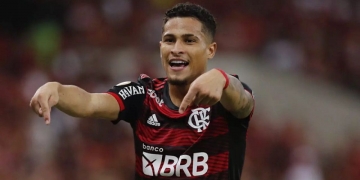 Conversas entre Flamengo e João Gomes travam e volante pode deixar o CT Ninho do Urubu ainda nesta semana
