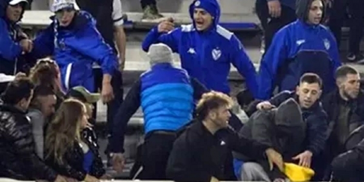 Partida entre Vélez Sarsfield e Flamengo pode acontecer com portões fechados; argentinos são investigados por cenas de linchamento contra torcedores do Talleres