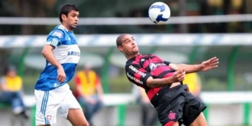 Distância entre Flamengo e Palmeiras antes de confronto direto é a mesma de 2009, quando o Rubro-Negro protagonizou a maior virada da história do Brasileirão
