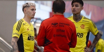 ‘Aquém de sua condição’: Dorival Júnior rompe o silêncio e expõe problema em Erick Pulgar que impede estreia; Varela está pronto para entrar em campo