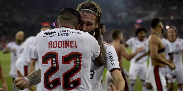 Gigante brasileiro conta com ‘carta na manga’ para contratar Rodinei em 2023; lateral-direito não deve permanecer no Flamengo