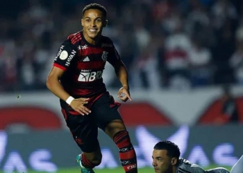 Flamengo recebe proposta multimilionária de gigante inglês para vender 100% dos direitos de Lázaro