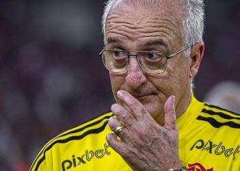 Dorival Júnior expõe problema com relação a Arturo Vidal e ‘cala’ jornalistas