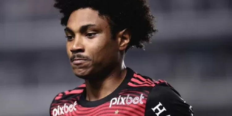 ‘Finalmente deu alegria à Nação’: venda de Vitinho ao Mundo Árabe gera ironias e piadas entre os torcedores