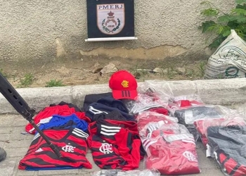 Polícia apreende parte das camisas originais do Flamengo que foram roubadas no Rio; prejuízo está na casa de R$ 1,6 milhão