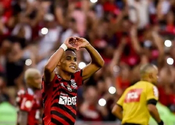 Flamengo recebe nova proposta para a venda de Lázaro, desta vez do Almeria, da Espanha; valores podem chegar à casa dos 7 milhões de euros
