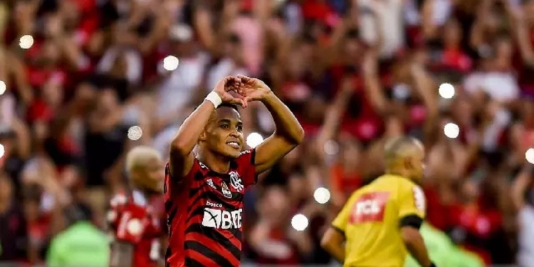 Flamengo recebe nova proposta para a venda de Lázaro, desta vez do Almeria, da Espanha; valores podem chegar à casa dos 7 milhões de euros