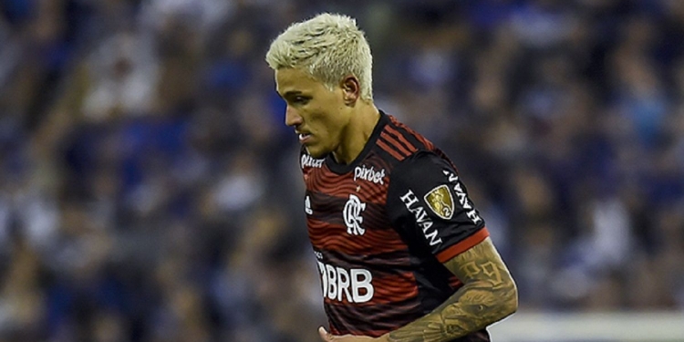 Leeds, da Inglaterra, estuda proposta por Pedro; oferta pode chegar à Gávea ainda hoje