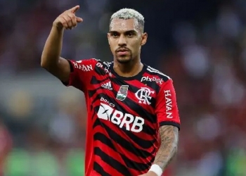 Flamengo recebe duas propostas da Inglaterra, coincidentemente no mesmo valor, para a venda de Matheuzinho