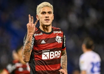 Argentina se ajoelha diante da estrela de Pedro e atacante é comparado a Maradona: ‘El Fla es imposible’