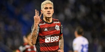 Argentina se ajoelha diante da estrela de Pedro e atacante é comparado a Maradona: ‘El Fla es imposible’