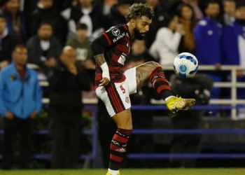 Benjamin Back, apresentador do SBT, desce a lenha em Gabigol após goleada: ‘cansa de perder gols fáceis’