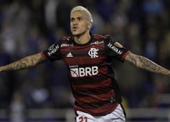 Vélez Sarsfield demonstra o quão pequeno é e se nega a entregar a bola do jogo a Pedro, tradição em um hat-trick