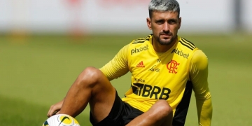 Arrascaeta e Varela viram desfalque para o Flamengo por conta de convocações pela Seleção do Uruguai